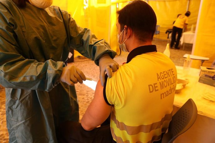 4.000 Profesionales Esenciales Del Ayuntamiento De Madrid Reciben La Segunda Dosis, El 95% De Astrazeneca