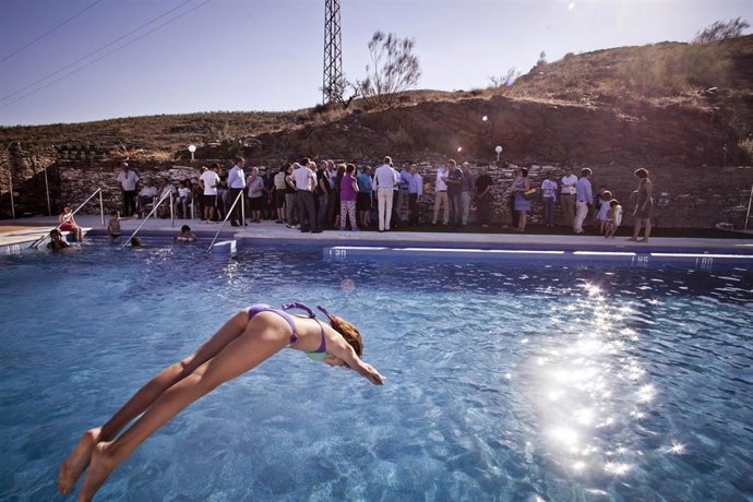 Archivo - Una piscina