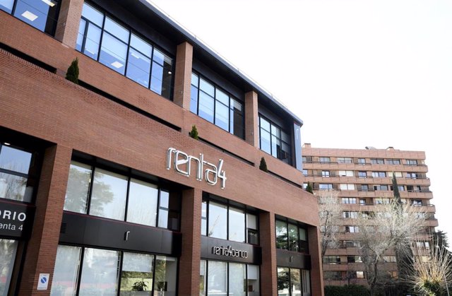 Archivo - Una de las oficinas de Renta 4 Banco en Madrid, a 28 de febrero de 2020.