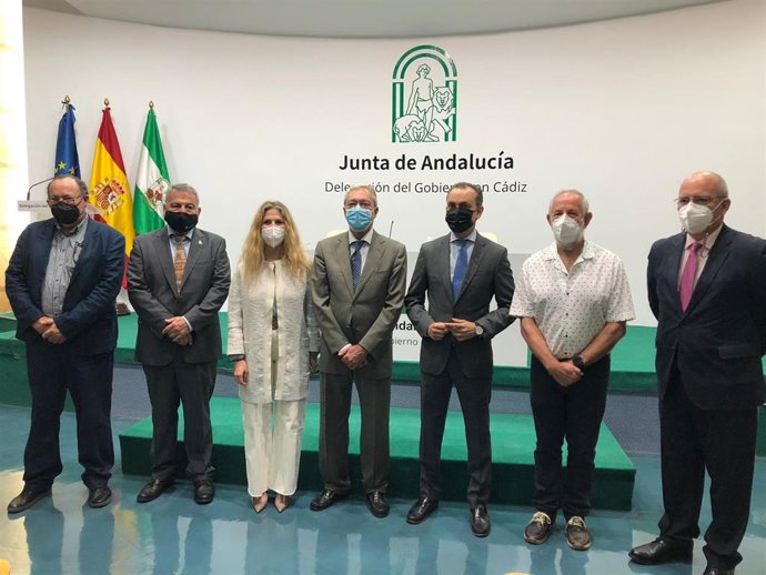 El consejero de Transformación Económica, Industria, Conocimiento y Universidades de la Junta de Andalucía, Rogelio Velasco, en su visita a la provincia de Cádiz.