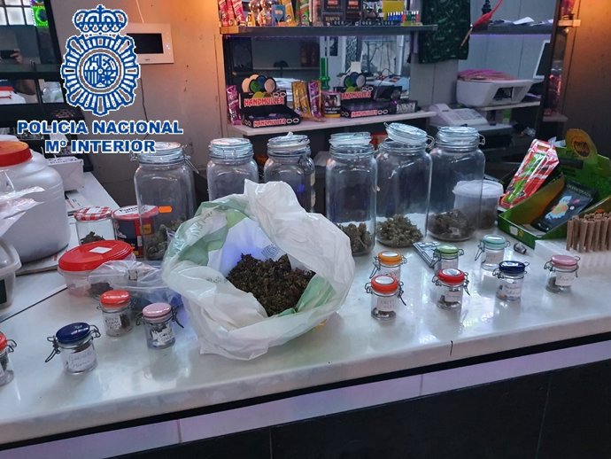 Cinco detenidos al desarticular una red de cultivo y distribución de marihuana en locales de ocio de la costa de Málaga