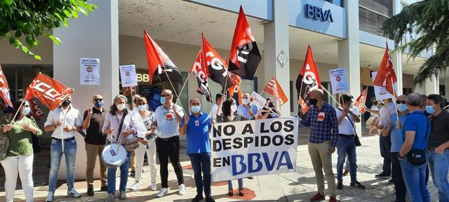 Concentración de los trabajadores de BBVA en Badajoz
