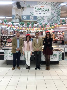 Extenda y Landaluz en un supermercado de Systme U para promocionar alimentos y bebidas de Andalucía