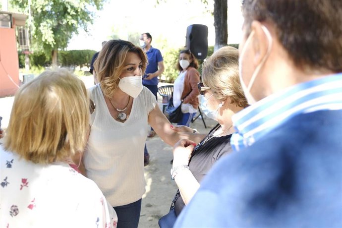 Archivo - La candidata de las primarias del PSOE-A Susana Díaz en Sanlúcar la Mayor (Sevilla).