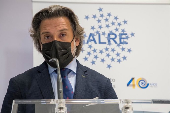 Archivo - El presidente del Parlamento de Canarias y la Calre, Gustavo Matos