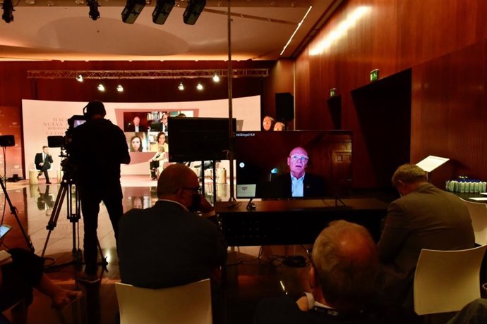 El ceo de la GSMA, John Hoffman, interviene en el encuentro 'Diálogos para la reconstrucción #Obrimfil'