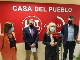 De izquierda a derecha de la imagen: la consejera Rocío Blanco, el consejero Elías Bendodo y la secretaria general de UGT-A, Carmen Castilla, este miércoles en Sevilla.