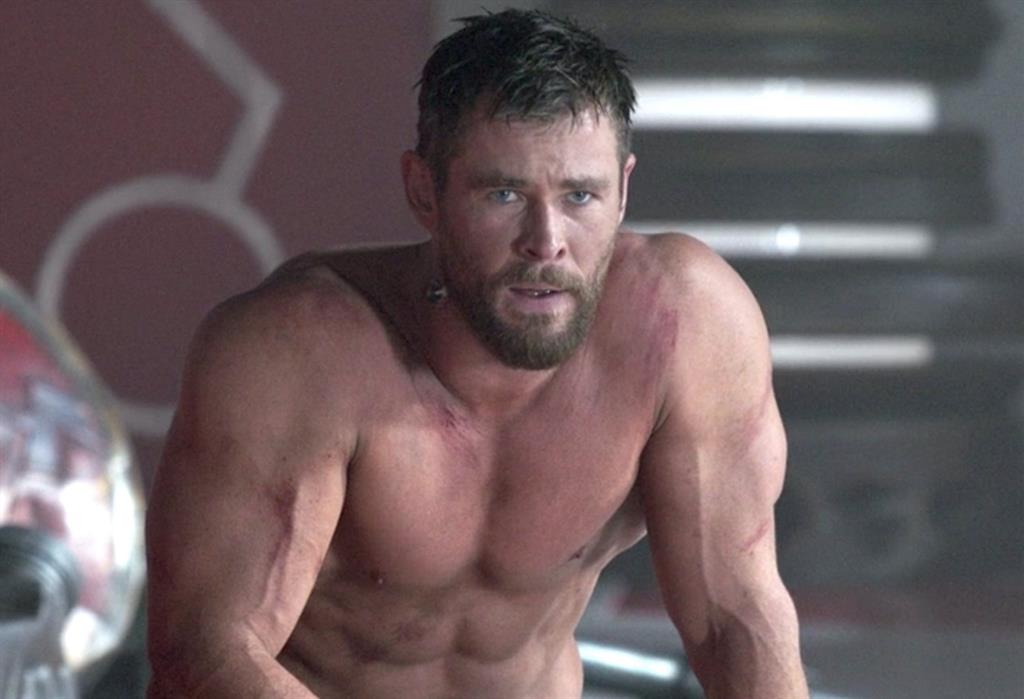 Un colosal Chris Hemsworth celebra el fin de rodaje de Thor 4: Love and