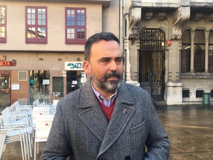 Archivo - El concejal socialista en el Ayuntamiento de Oviedo Ricardo Fernández, en una foto de archivo