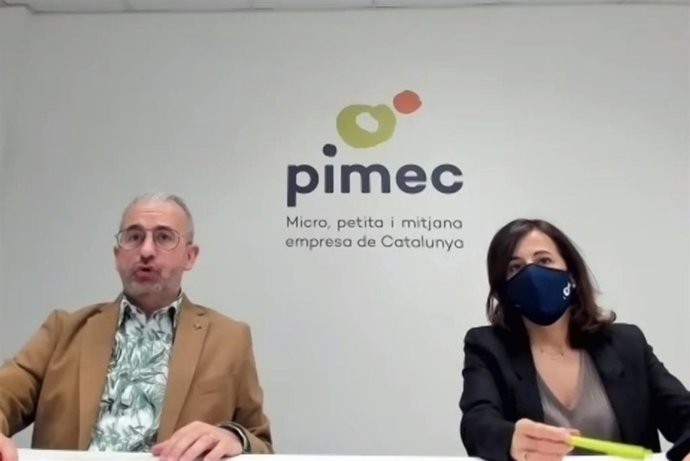 El secretario general de Pimec, Josep Ginesta, y la directora del área de trabajo de Pimec, Sílvia Miró, este miércoles en rueda de prensa