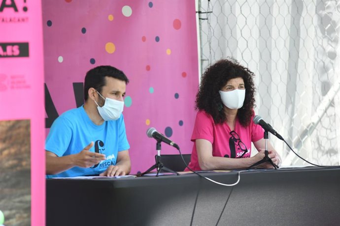 El conseller de Educación, Cultura y Deporte, Vicent Marz, y la coordinadora del IVC en Alicante, Alicia Garijo, presentan el nuevo festival Fresca!