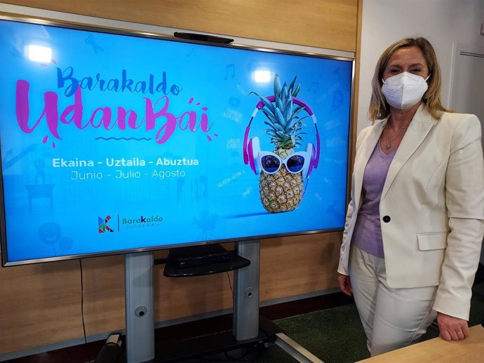 La alcaldesa de Barakaldo, Amaia Del Campo, presenta el programa Udan Bai.