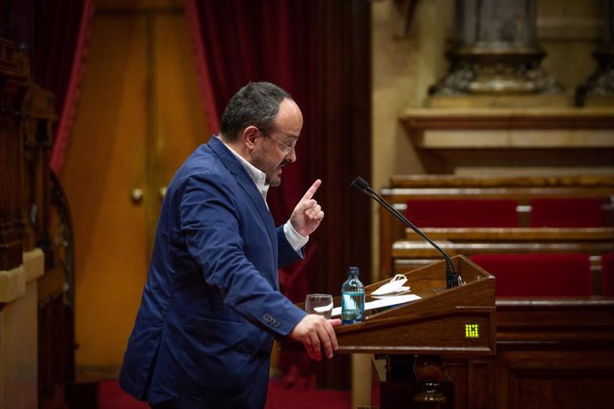 El líder del PP catal, Alejandro Fernández, en el ple de la cambra catalana el 2 de juny del 2021.