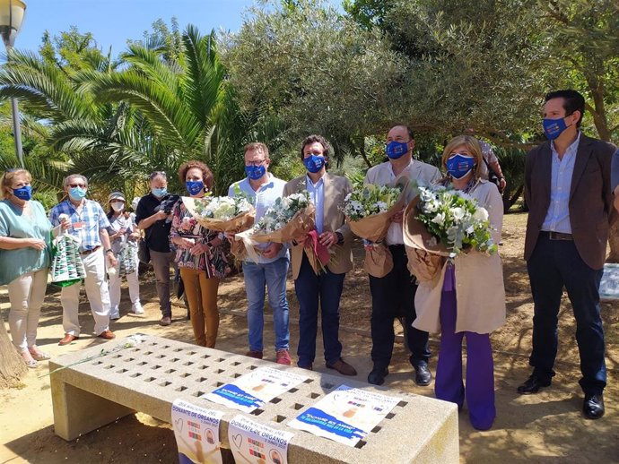 Ofrenda floral en el Árbol de la Solidaridad del Parque de Varela por el Día del Donante de Órganos