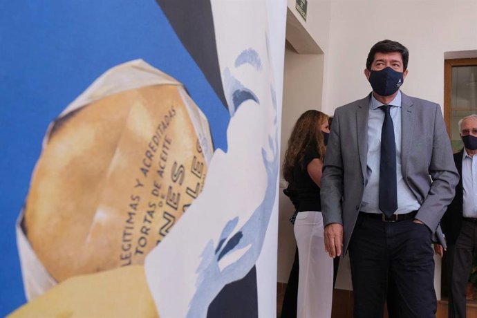 El vicepresidente de la Junta y consejero, Juan Marín, este miércoles en la visita a Inés Rosales.