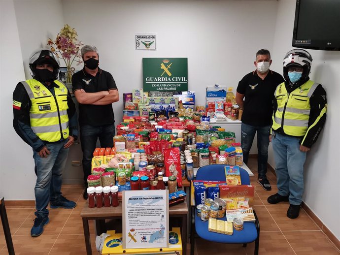 La Guardia Civil y Emerlan recaudan 2.600 kilos de alimentos durante una campaña solidaria