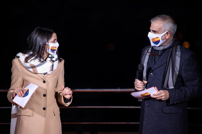 Archivo - La presidenta de Ciudadanos, Inés Arrimadas, y líder de Cs en el Parlament de Cataluña, Carlos Carrizosa.