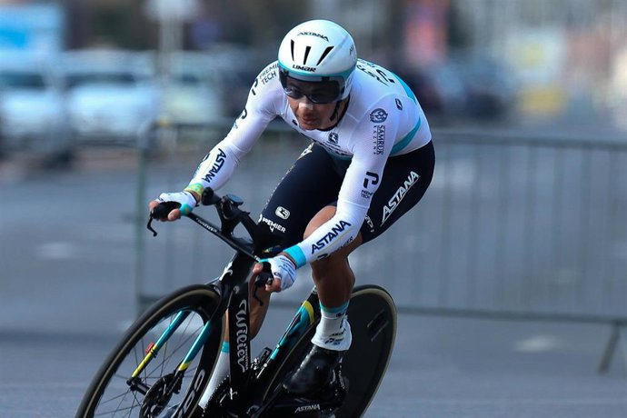 Archivo - Alexey Lutsenko of Astana - Premier Tech during the Paris-Nice 2021, cycling race Stage 3, Time Trial, Gien - Gien (14,4 km) in Gien, France - Photo Laurent Lairys / DPPI