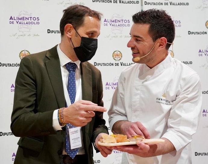 Íscar, con uno de los ponentes en Madrid Fusión.