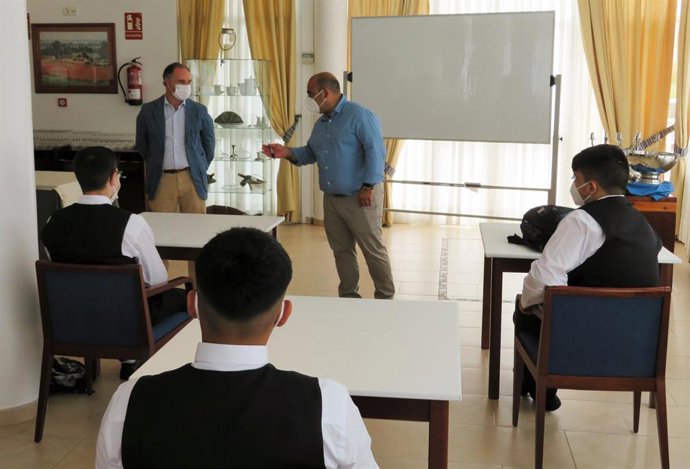 La Escuela de Hostelería de Islantilla inicia una nueva formación dirigida a camareros de sala.