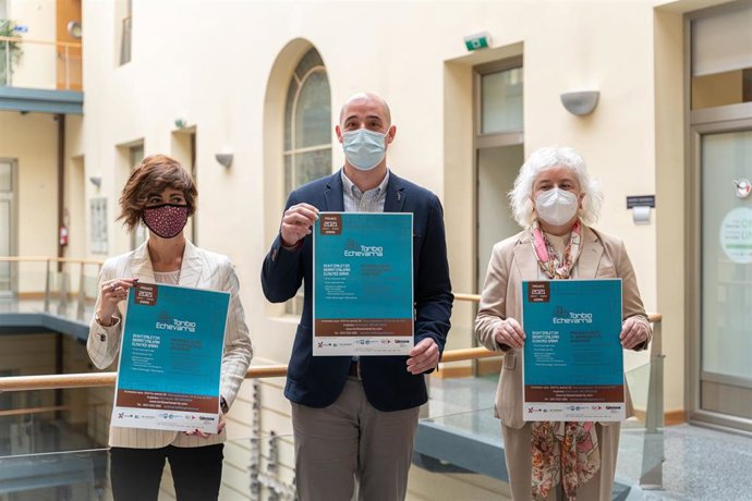 Ana Tellería, concejal de Desarrollo Económico, Empleo e Innovación, Jon Iraola, alcalde de Eibar, y Marisa Arriola, directora gerente de BIC Gipuzkoa