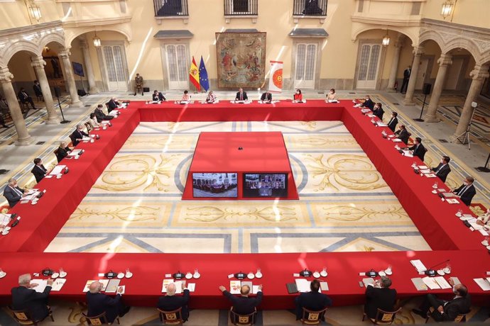 El Rey Felipe VI preside la reunión del patronato del Real Instituto Elcano