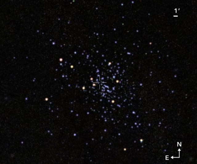 Vista del cúmulo si se pudiera eliminar la contaminación de estrellas y polvo que lo oculta.