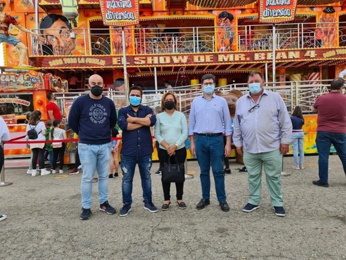 Pimentel, con representantes de los trabajadores feriantes