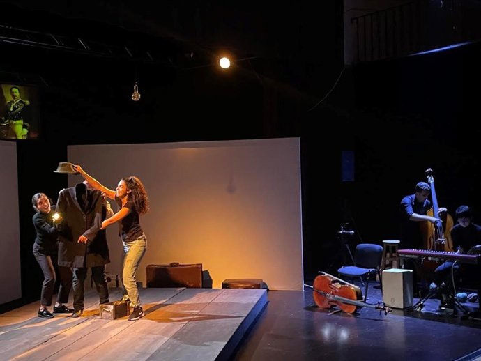 Escenificació de la obra 'Siau Benvinguts'.