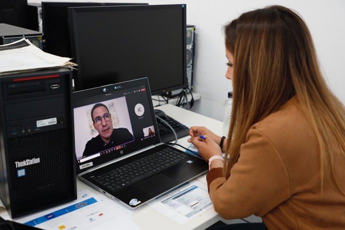Nueve empresas han entrevistado a más de 50 candidatos de la primera promoción IT Academy 2021 de Barcelona, en una sesión de Speed Dating celebrada en el Cibernrium del edificio Mediatic, en el distrito tecnológico del 22@.