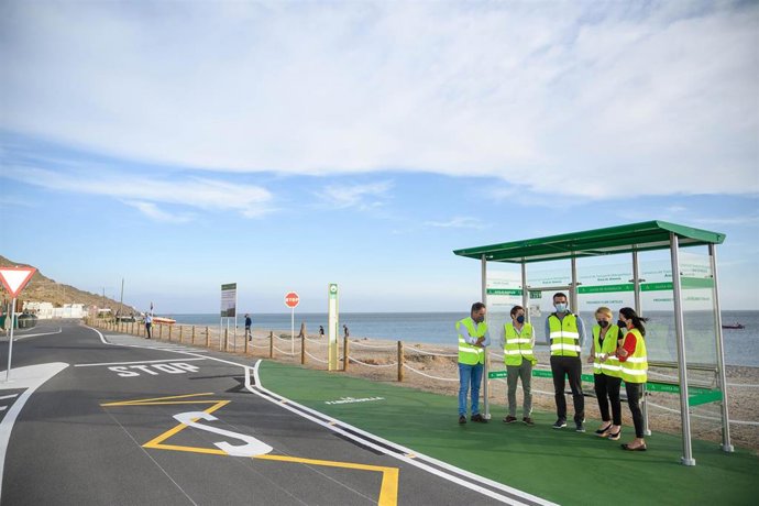 Archivo - Parada de autobús de La Fabriquilla de Almería