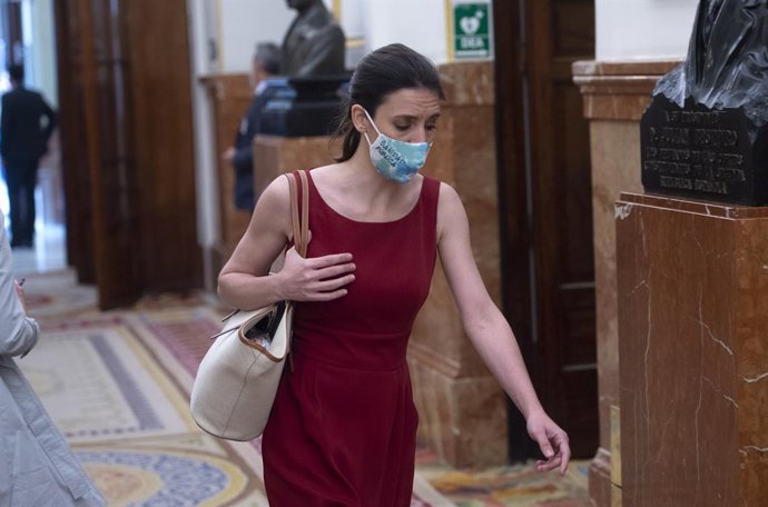 La ministra de Igualdad, Irene Montero, a su llegada a una sesión plenaria en el Congreso de los Diputados, a 20 de mayo de 2021, en Madrid, (España). Durante esta sesión se debate, entre otras cuestiones, el real Decreto por el que se adoptan nuevas me