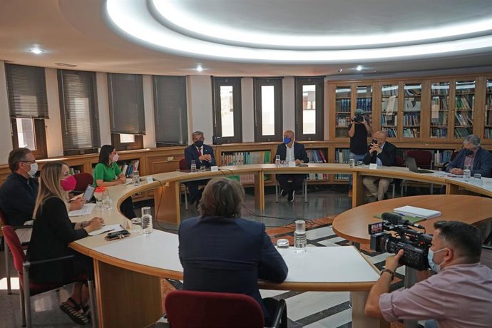 El Gobierno de Canarias y las patronales pactan la reprogramación de los 80 millones de ayudas al turismo