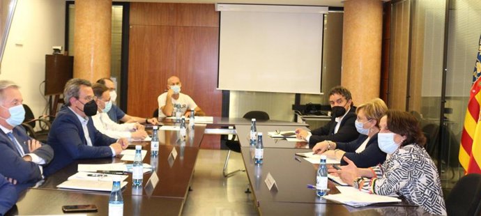 Reunión de Fotur con la consellera de Sanidad, Ana Barceló