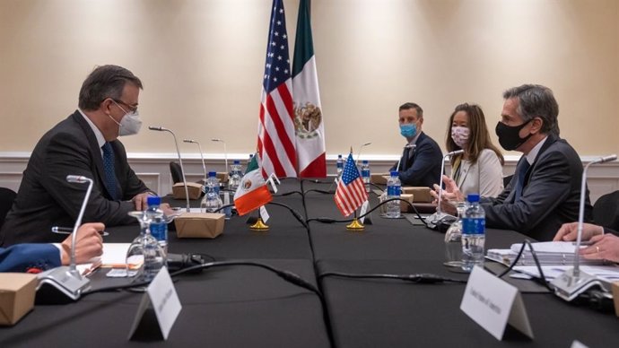 El ministro de Exteriores de México, Marcelo Ebrard, en una reunión con el secretario de Estado de Estados Unidos, Antony Blinken.