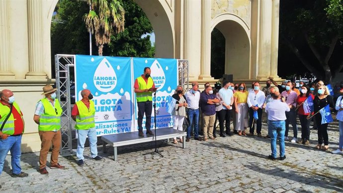 Manifestación en Almuñécar por las canalizaciones de Rules