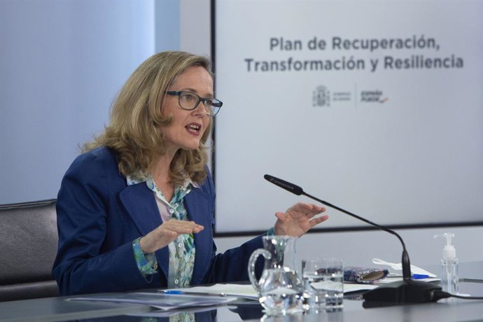 La vicepresidenta segunda y ministra de Asuntos Económicos y Transformación Digital, Nadia Calviño en una rueda de prensa para presentar el componente 11 del Plan de Recuperación, Transformación y Resiliencia enviado a la Comisión Europea, a 17 de mayo 
