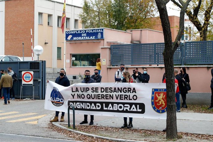Archivo - Protesta de miembros de JUPOL en Madrid a favor de más medios para los antidisturbios de la UIP de la Policía