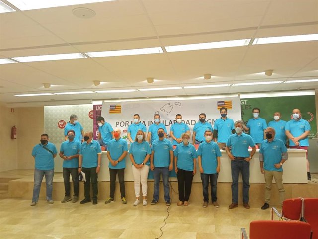 Representantes de sindicatos y asociaciones profesionales de funcionarios del Estado, en la presentación de la unión para reclamar insularidad digna.