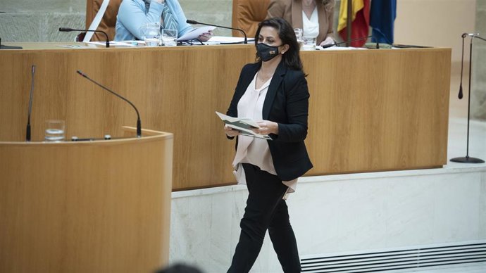 La presidenta del Gobierno riojano, Concha Andreu, se dirige a la Tribuna en el Parlamento riojano