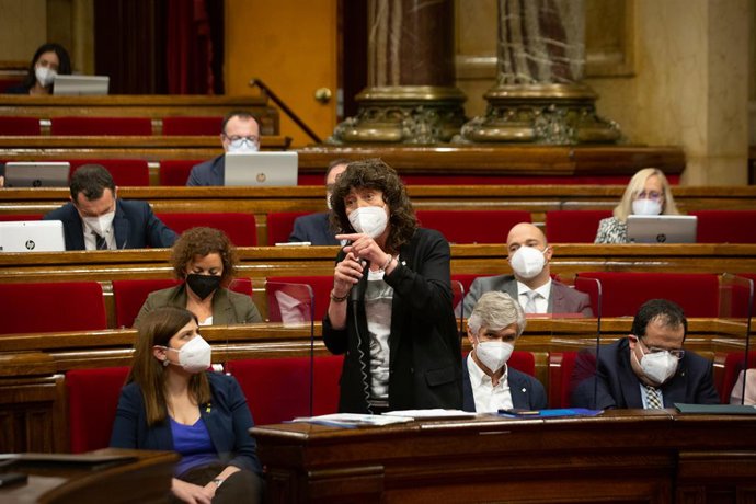 La consellera de Acción Climática, Alimentación y Agenda Rural de la Generalitat, Teresa Jord, interviene en la primera sesión de control del nuevo Ejecutivo, a 2 de junio de 2021, en el Parlament de Catalunya, Barcelona, (España). Durante esta sesión,