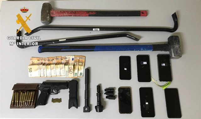 Parte del material incautado en los registros de la operación 'Armutanco'.