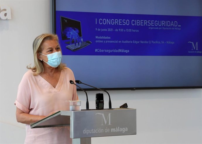 La vicepresidenta tercera de la Diputación de Málaga, María Francisca Caracuel, presenta el I Congreso de Ciberseguridad para las administraciones públicas organizado por la Diputación