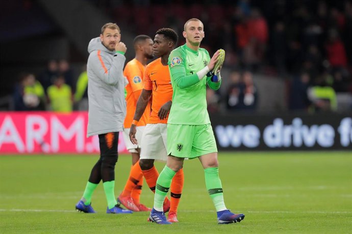 Archivo - AMSTERDAM, Football, 24-03-2019, Euro qualification, Stadium Johan Cruyffarena, Netherlands goalkeeper Jasper Cillessen thanking the fans during the game Netherlands - Germany.