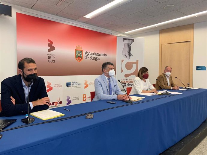 Daniel Garabito, concejal de Fomento; Vicente Marañón, vicealcalde, Nuria Barrio, coportavoz del equipo de Gobierno local, y Adolfo Díez, concejal de Participación