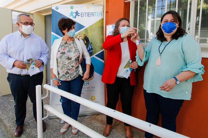 Entrega de llaves a la asociación Emeritea