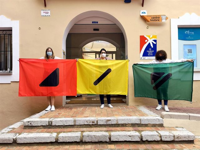 Códigos en las banderas de las playas de Oliva