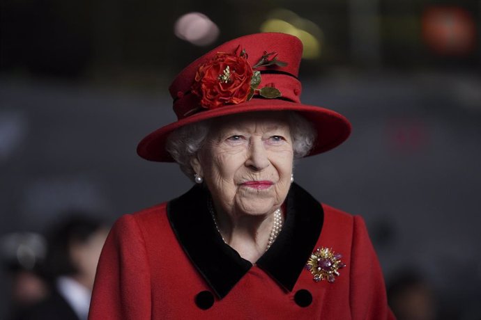 22 May 2021, United Kingdom, Portsmouth: Queen Elizabeth II visits the Royal Navy's aircraft carrier "HMS Queen Elizabeth" at Portsmouth Naval Base. The aircraft carrier is being prepared for a 28-week deployment of the UK Carrier Strike Group, which is