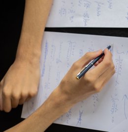 Archivo - Cvirus.- Bajan a 44 las aulas cerradas en Euskadi por casos de Covid-19 y se reducen a 35 los centros afectados