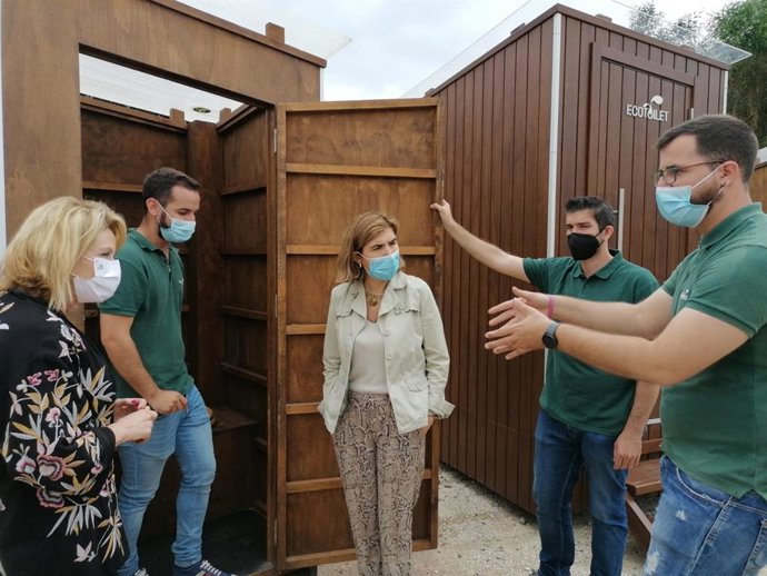 La consejera de Empleo, Formación y Trabajo Autónomo, Rocío Blanco, durante una visita a las instalaciones de la empresa malagueña Gronkode